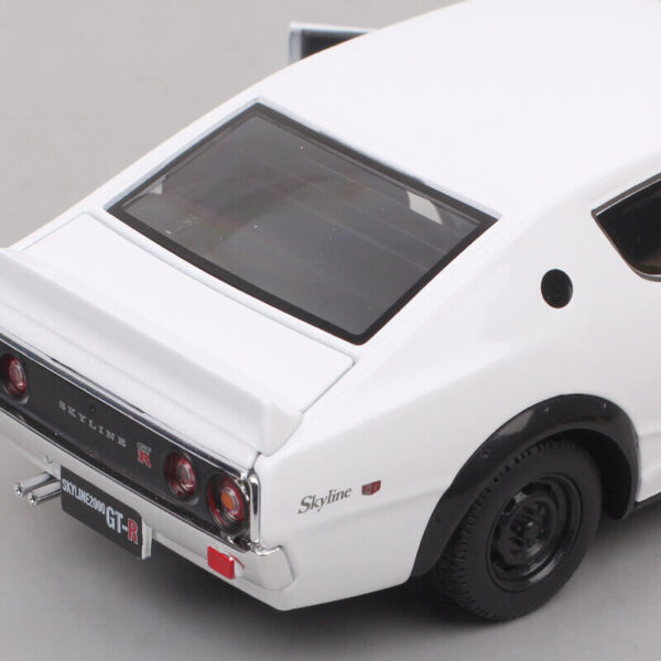 1:24 Nissan GTR 2000 - Maisto - Image 4