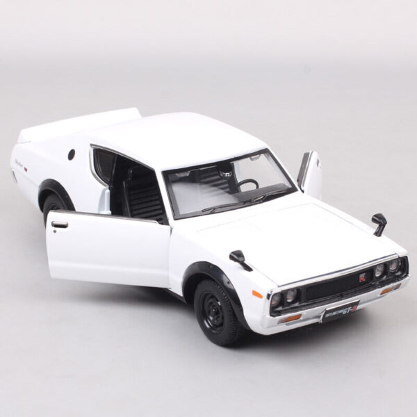 1:24 Nissan GTR 2000 - Maisto - Image 3