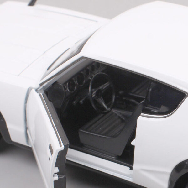 1:24 Nissan GTR 2000 - Maisto - Image 7