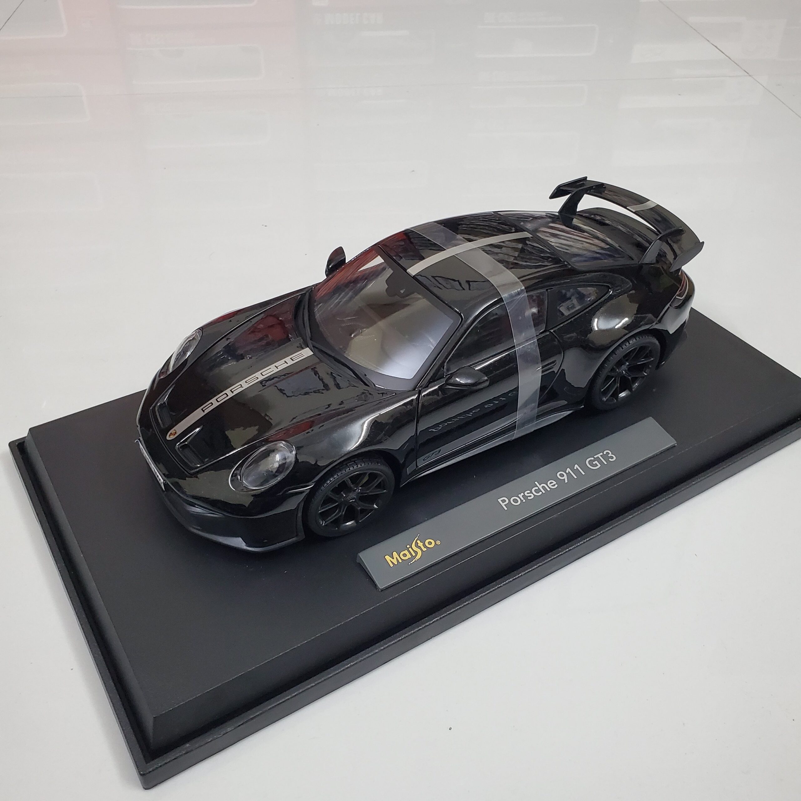 Porsche 911 GT3 1:18 Maisto Diecast Model Car – Collector’s Edition