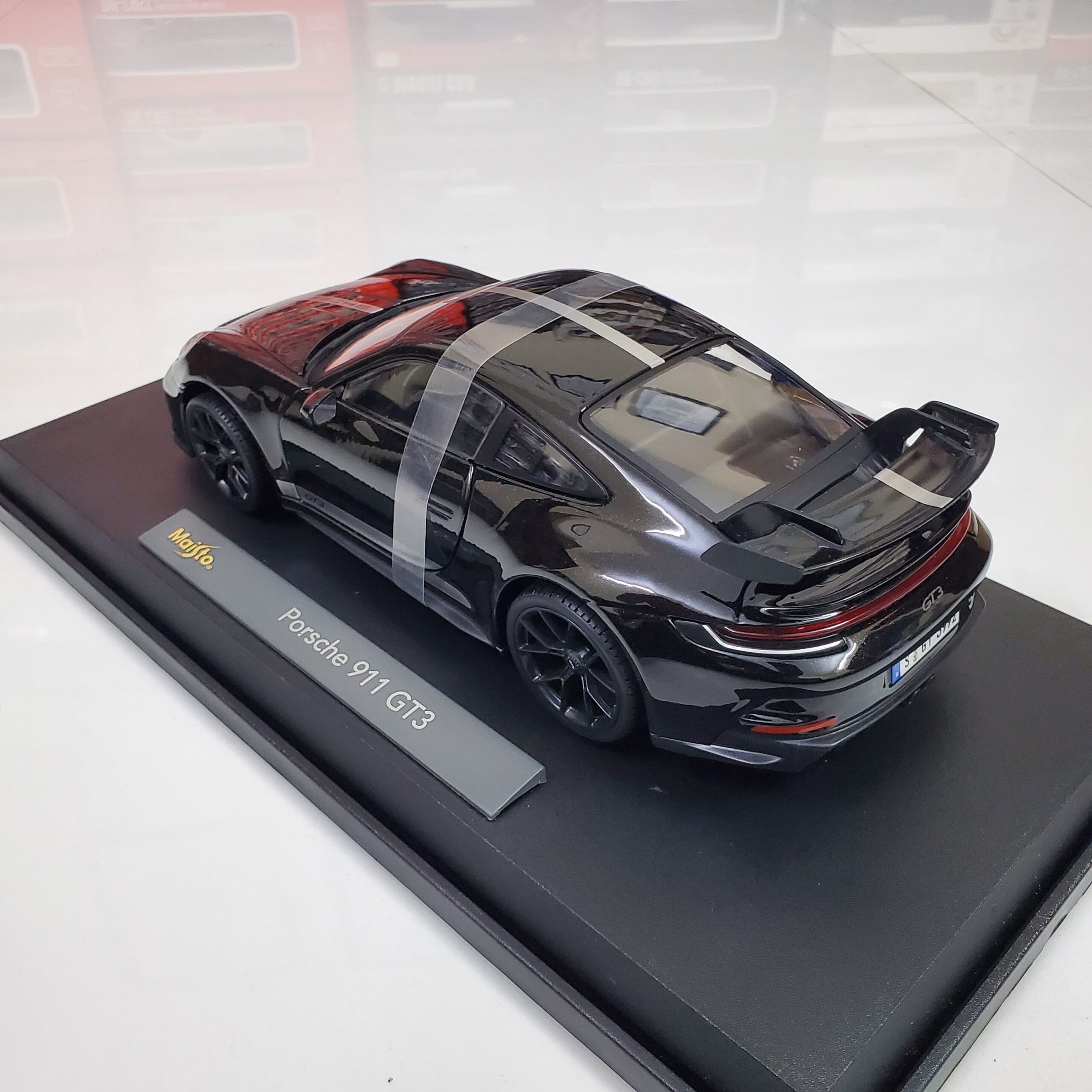 Porsche 911 GT3 1:18 Maisto Diecast Model Car – Collector’s Edition - Image 12