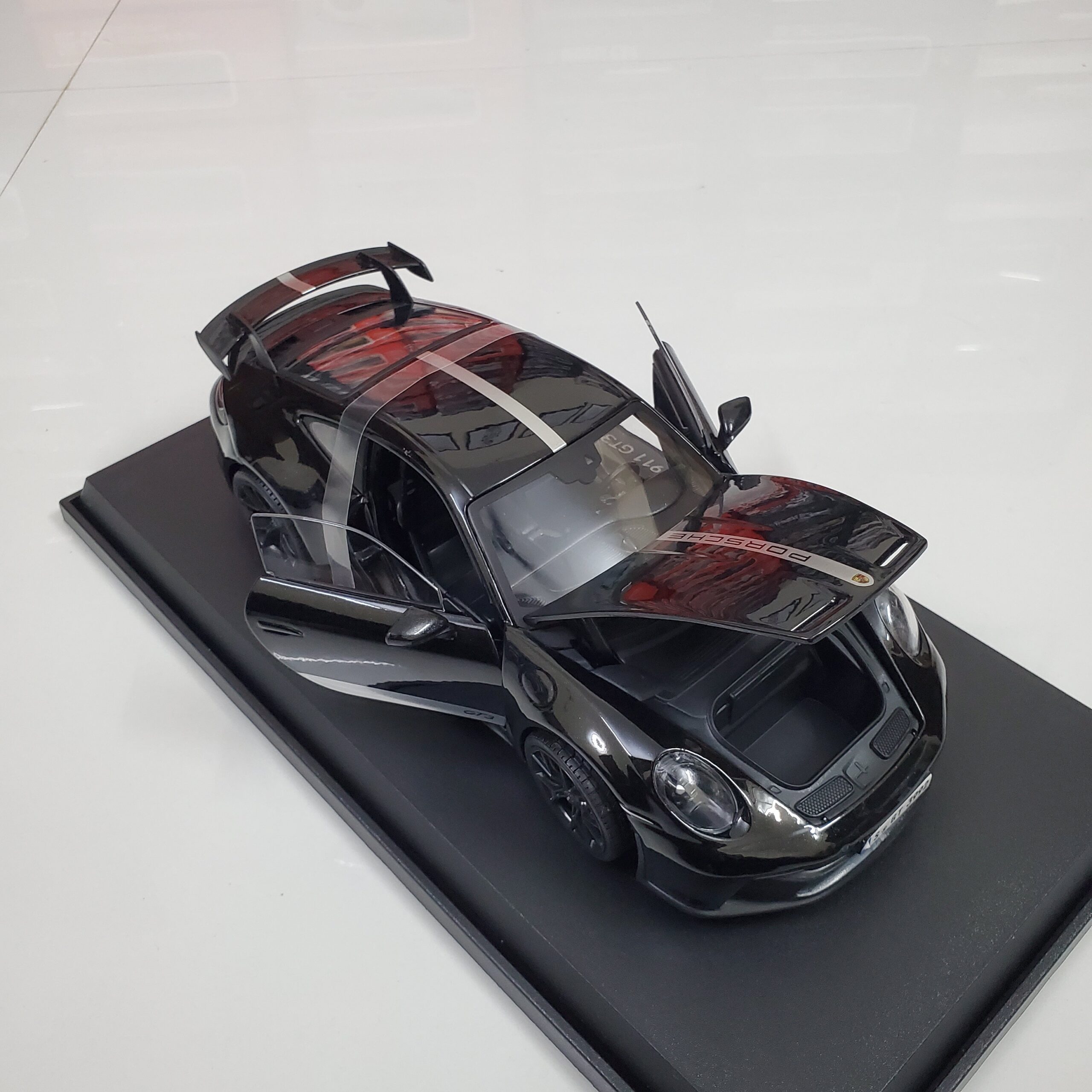 Porsche 911 GT3 1:18 Maisto Diecast Model Car – Collector’s Edition - Image 5
