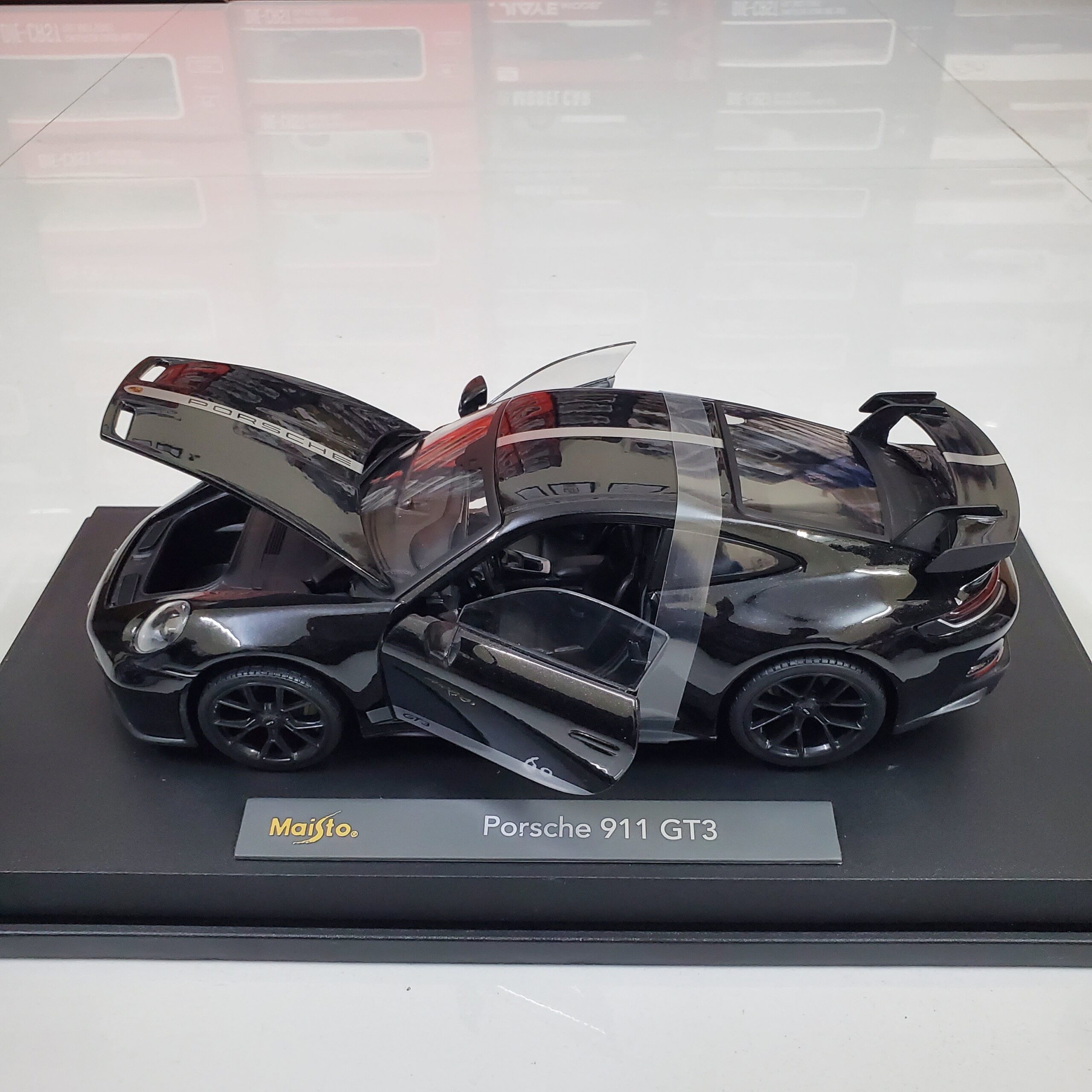 Porsche 911 GT3 1:18 Maisto Diecast Model Car – Collector’s Edition - Image 2