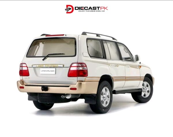 1:18 Toyota Land Cruiser Cygnus - Paudi - Image 3