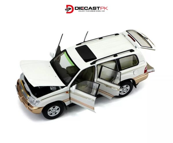 1:18 Toyota Land Cruiser Cygnus - Paudi - Image 4