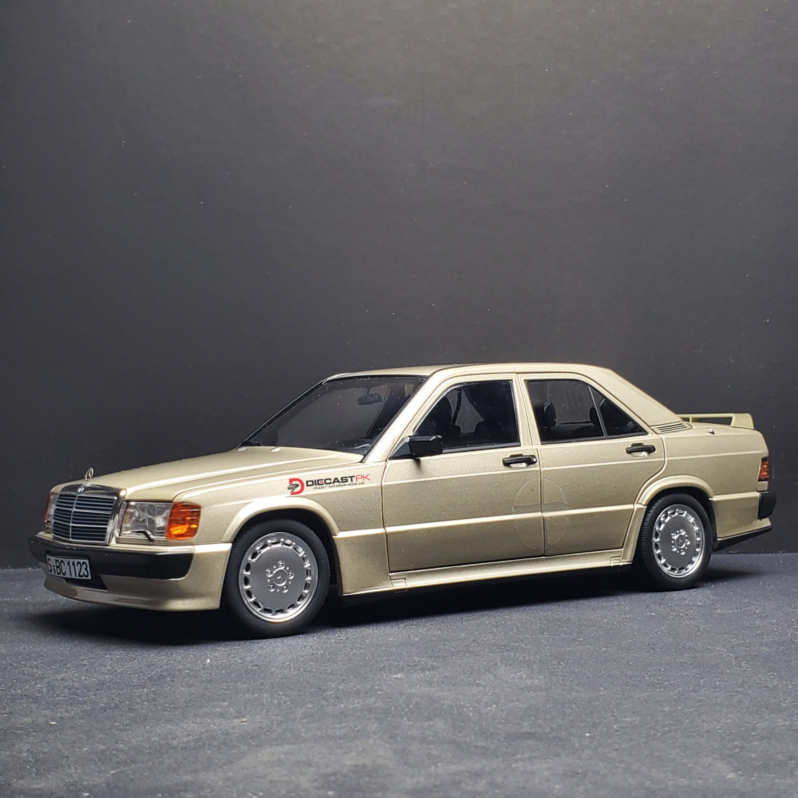 1:18 Mercedes 190E 2.3-16 1984 | Norev - Image 2