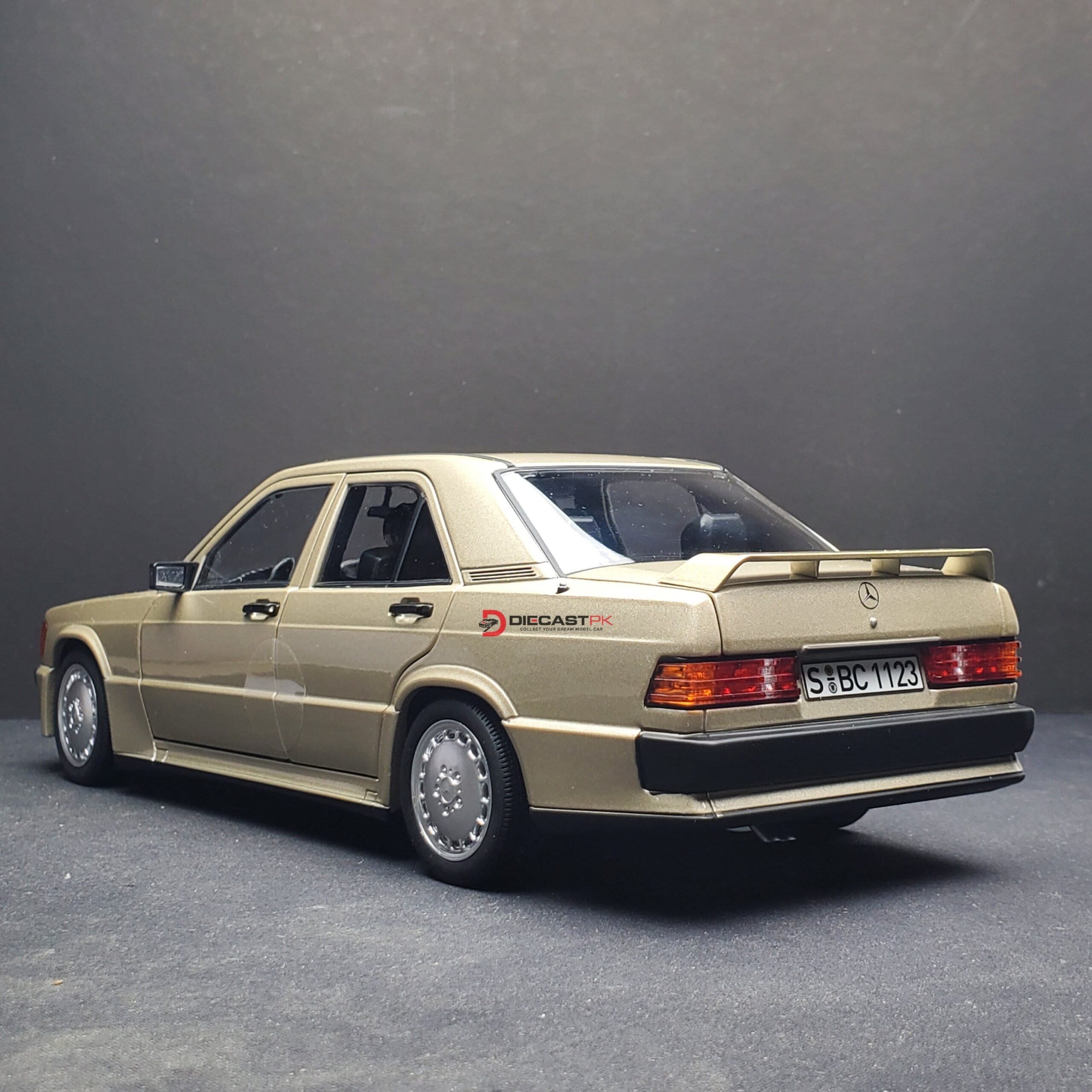1:18 Mercedes 190E 2.3-16 1984 | Norev - Image 5