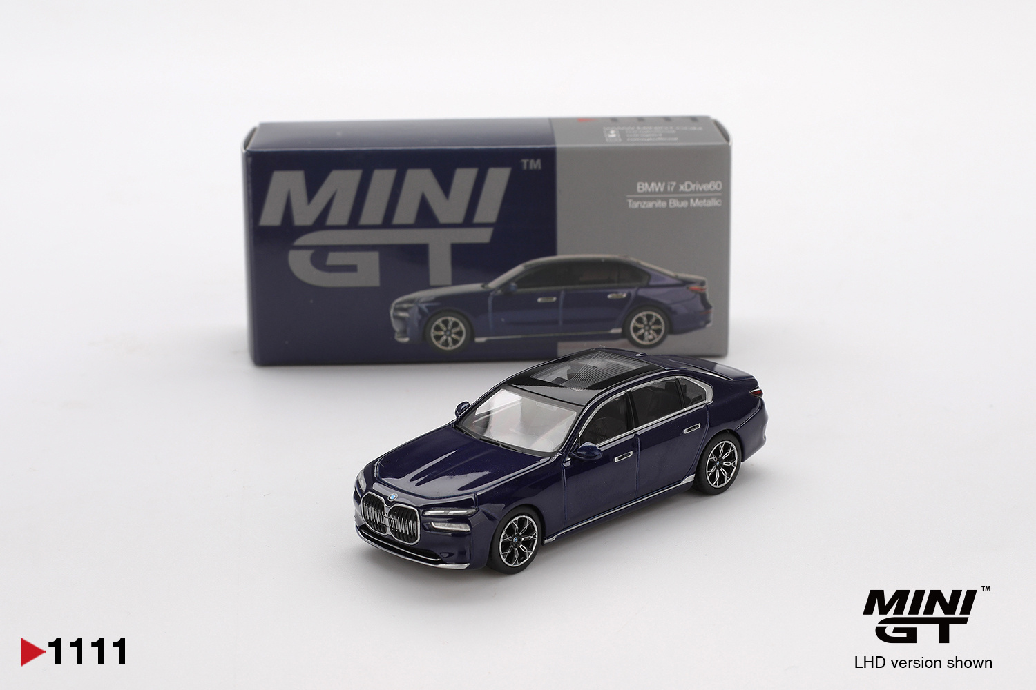 1:64 BMW i7 xDrive60 Tanzanite Blue Metallic | MINIGT #1111