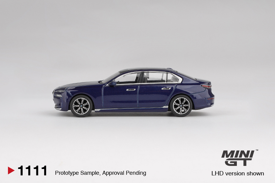 1:64 BMW i7 xDrive60 Tanzanite Blue Metallic | MINIGT #1111 - Image 4
