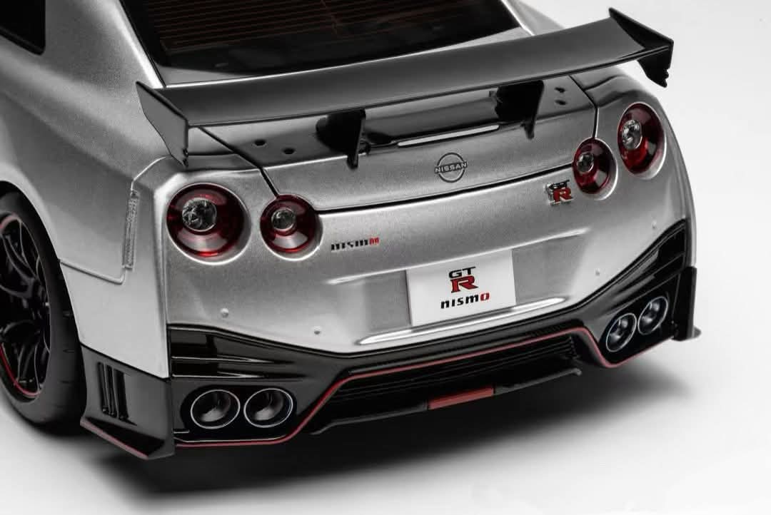 1:18 Nissan GT-R R35 2022 NISMO Special Edition Metallic Silver | Motorhelix - Image 6